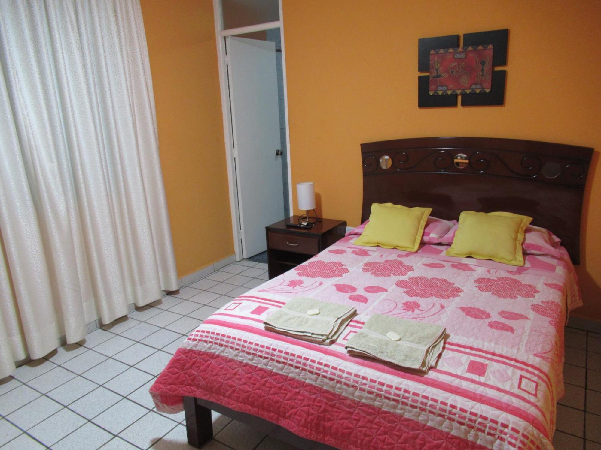 Kurmi Hostel Lima Airport Room photo